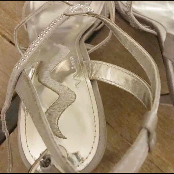 Jewels rhinestones silver satin pumps - Picture 5 of 7